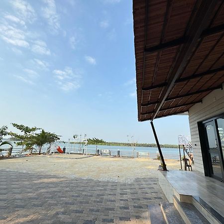 The Glasswater By The Backwater Homestay Kalyānpur Exterior foto