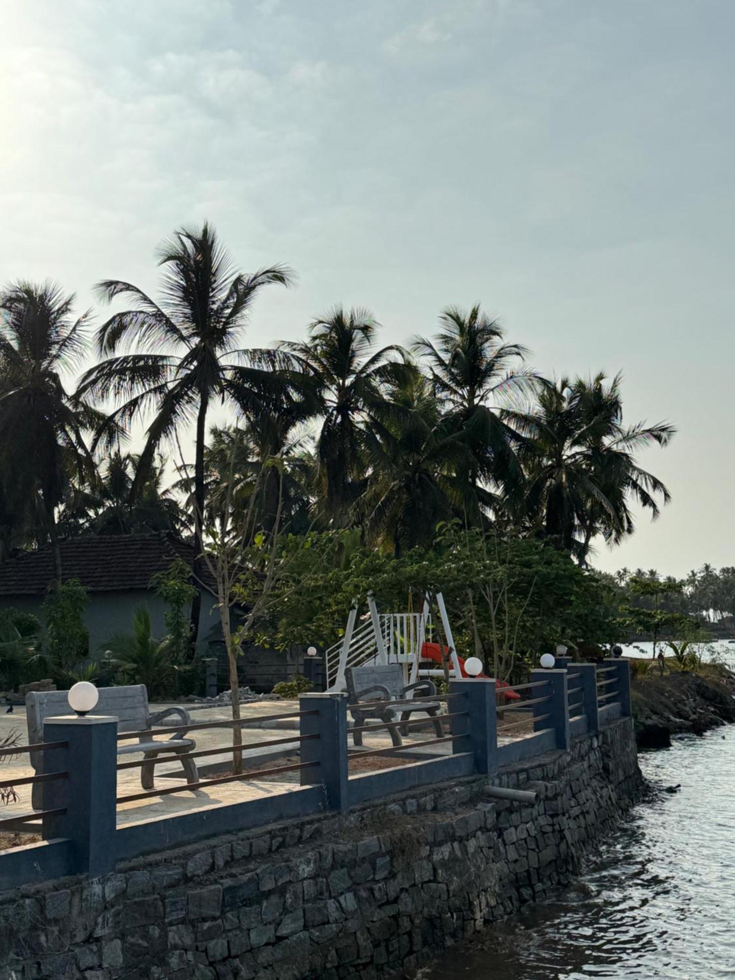 The Glasswater By The Backwater Homestay Kalyānpur Exterior foto