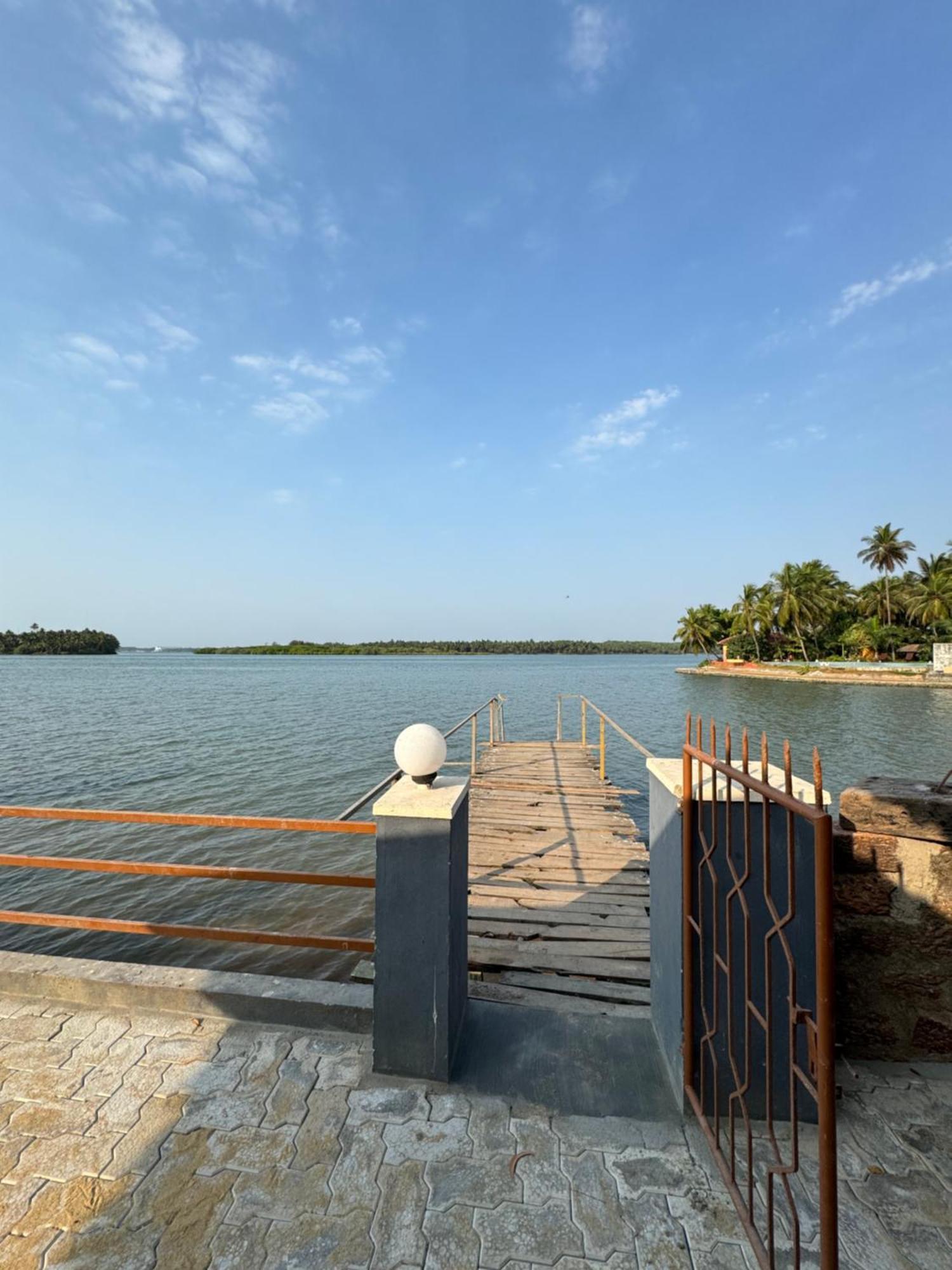 The Glasswater By The Backwater Homestay Kalyānpur Exterior foto