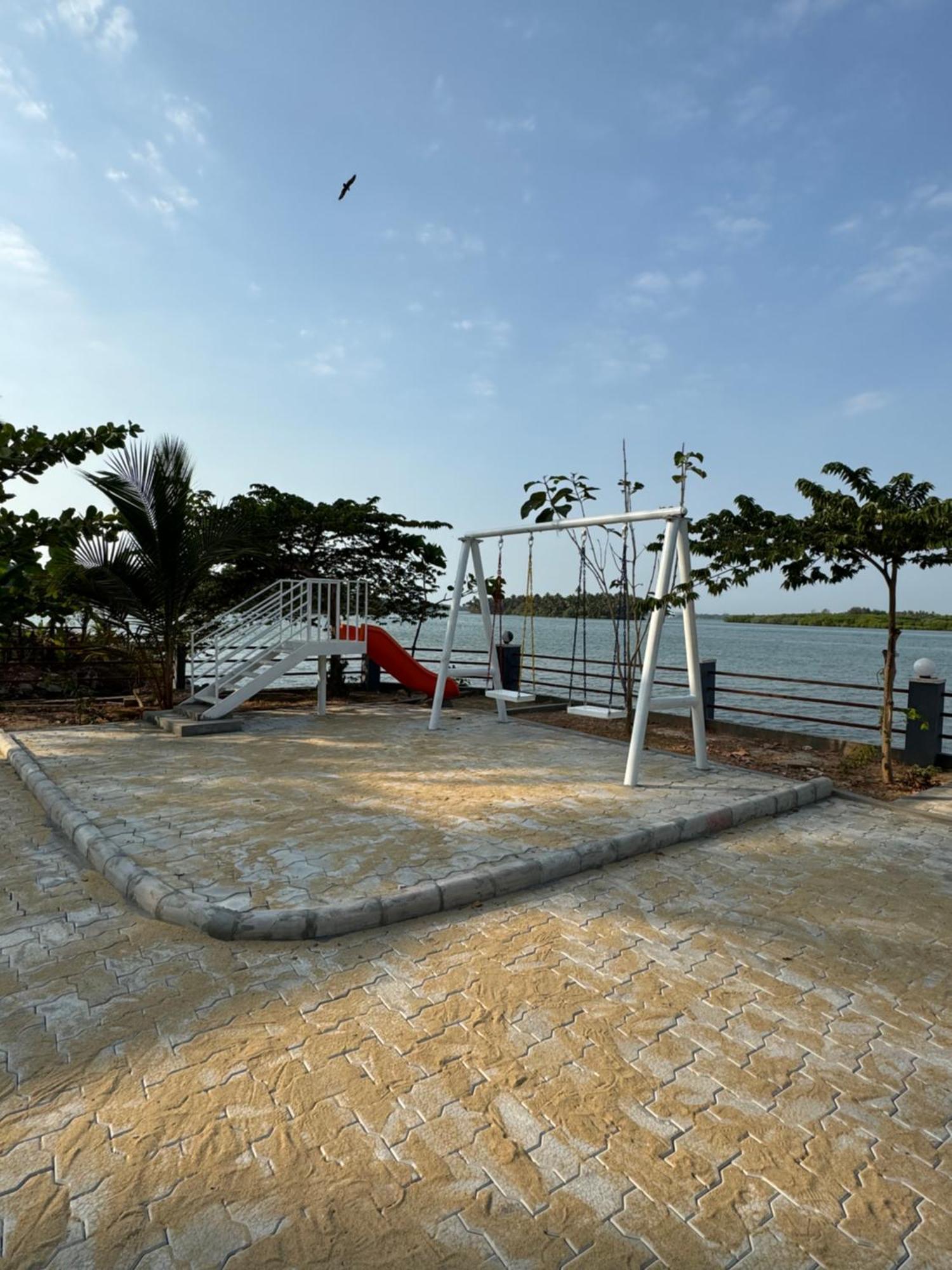 The Glasswater By The Backwater Homestay Kalyānpur Exterior foto