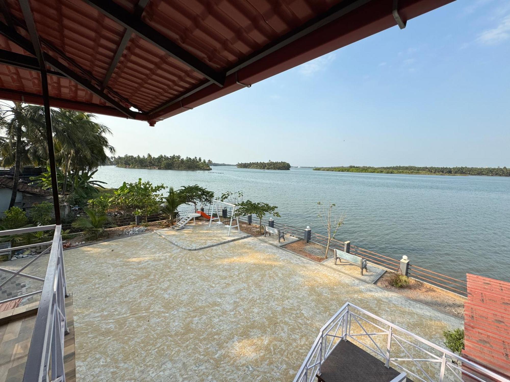 The Glasswater By The Backwater Homestay Kalyānpur Exterior foto
